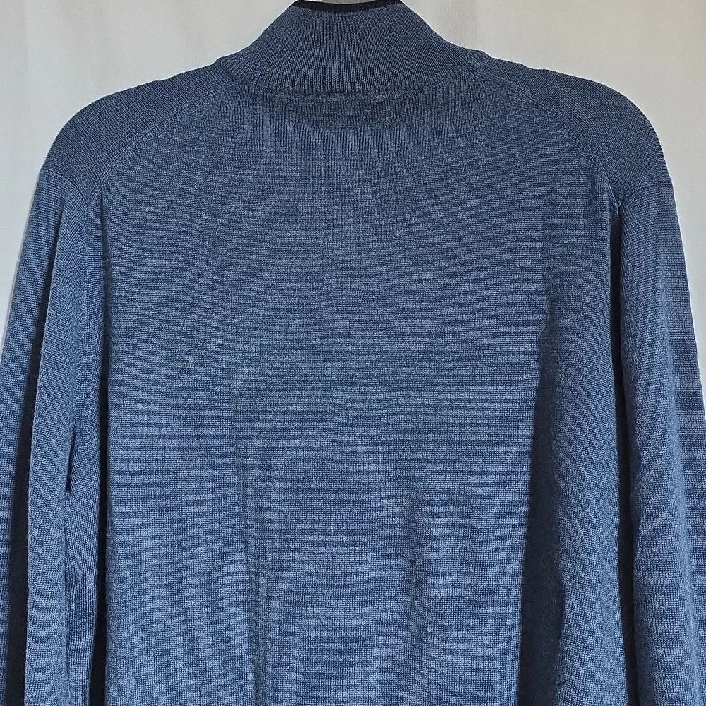 Kirkland Signature Blue Zip Up Mens Merino Wool Sweater. Size Medium. NWT.